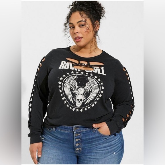 torrid Tops - NWT- Heritahe by Torrid skull cotton top